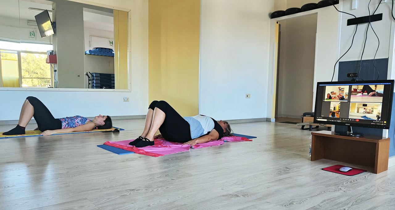 Corso di Pilates di gruppo nello studio di Gonnosfanadiga